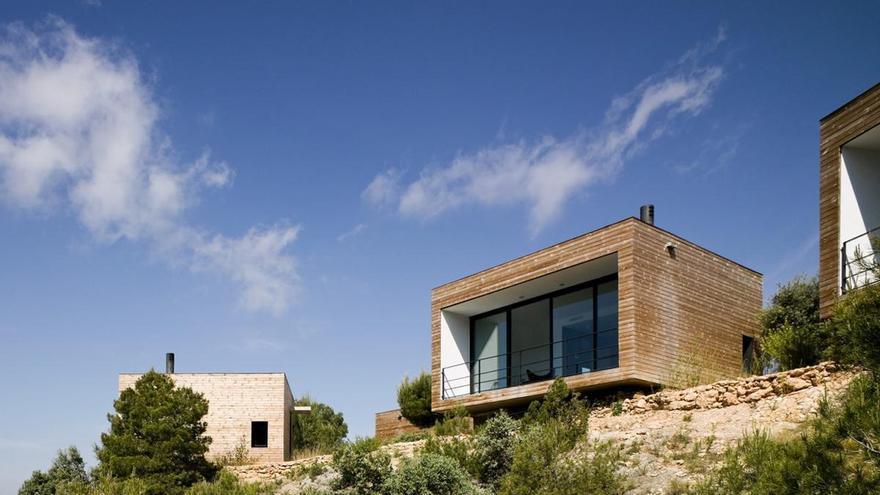 El hotel de un pueblo de Aragón con habitaciones tipo cubo perfecto para ver el eclipse: "Un lujo poco convencional"