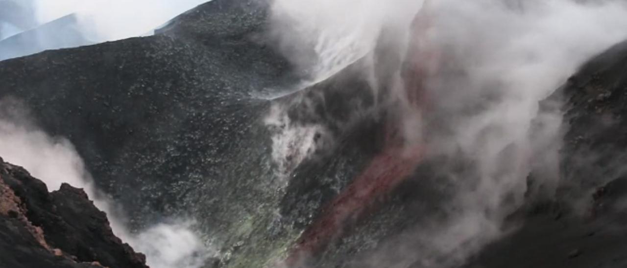 Interior de una de las bocas eruptivas del volcán de La Palma