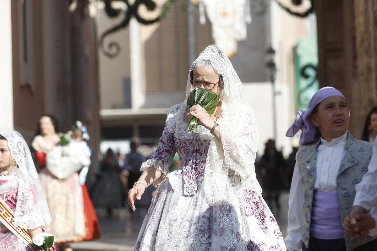 Todas las fotos de la Ofrenda del 18 de marzo por la calle de la Paz hasta las 16:30 horas