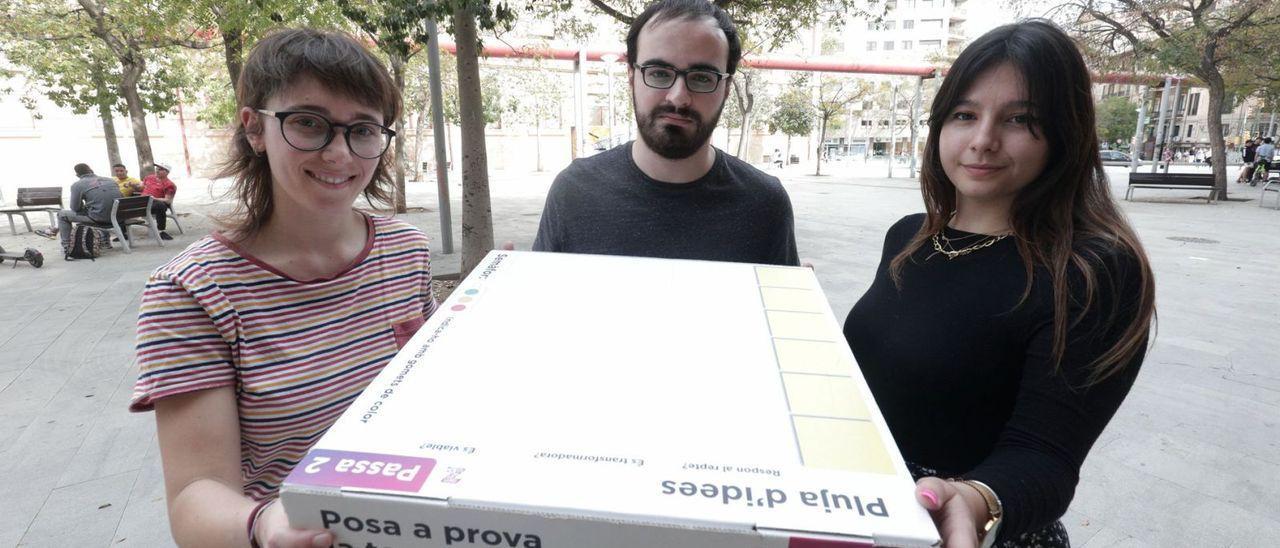 Lidia de Gracia, Ginés Carreto y Paula Ferrer el pasado martes en la plaza del Tubo de Palma.