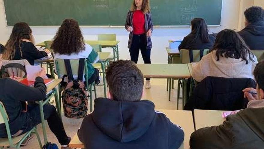 Raquel Graña durante uno de los talleres ayer en Johan Carballeira.