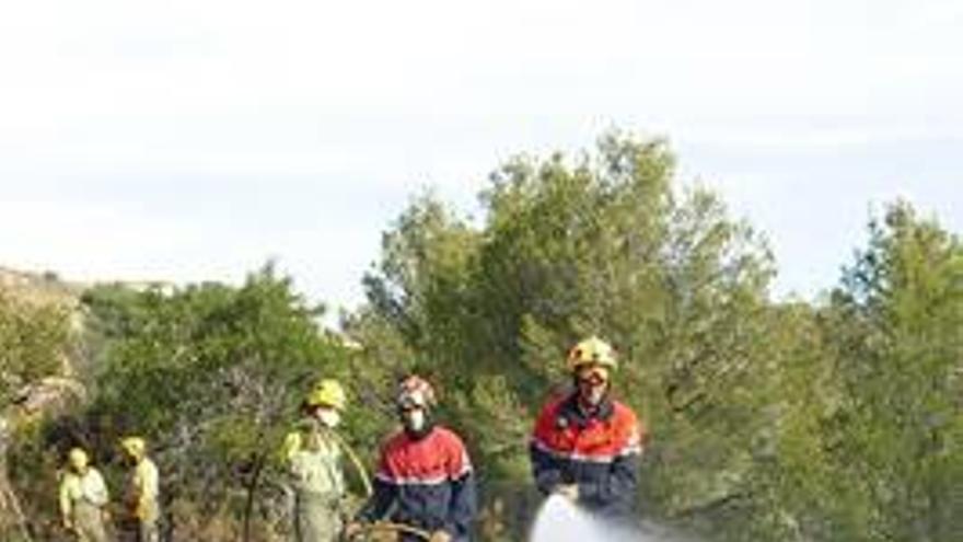 Una quema de rastrojos desata la alarma en Benissa