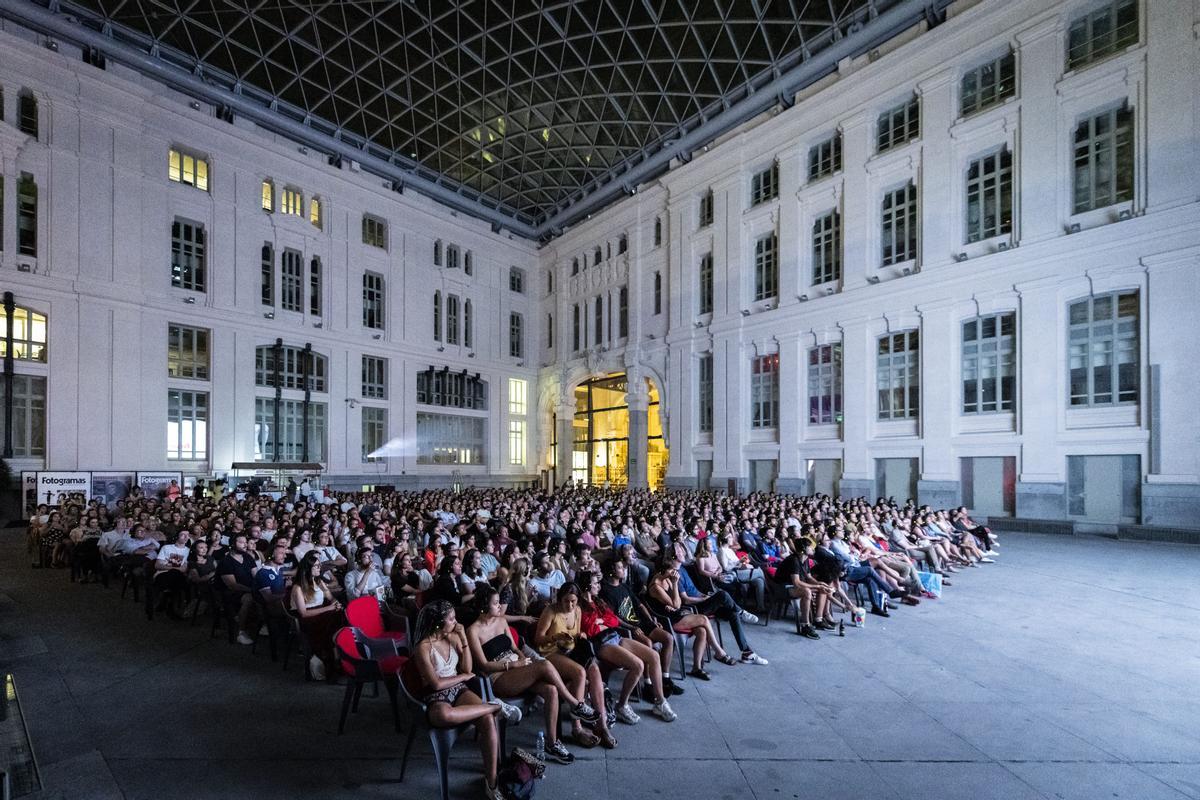 ENCUENTROS CINÉFILOS, PELIS Y CÓCTEL EN 'CIBELES DE CINE' (Madrid).