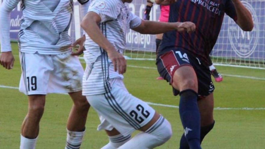 Partido entre el DUX y el Extremadura. | // L. O.