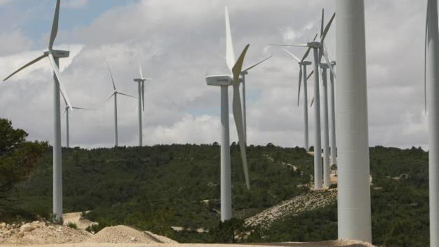 Acciona no deberá demoler las 9 torres eólicas de Enguera