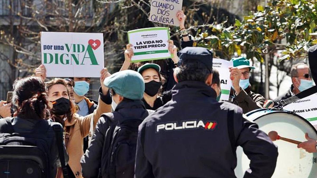 Manifestación en contra de la nueva ley.