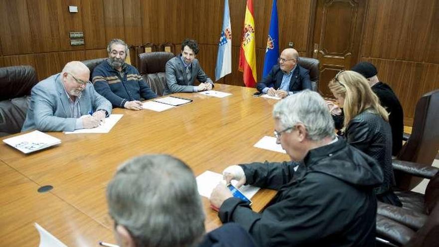 El jurado, reunido ayer en la Diputación.  // Brais Lorenzo