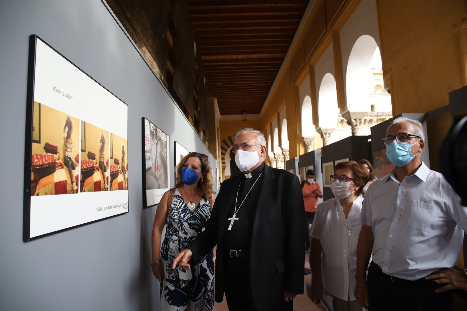 Exposición fotográfica Punto y Seguimos. La Vida puede ser más