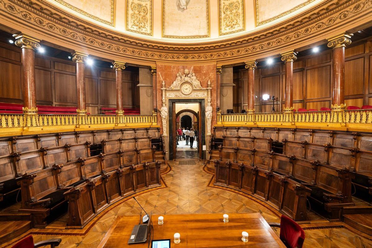 BARCELONA 27/06/2025 Barcelona. Imágenes de la sala de Plenos del Ayuntamiento de Barcelona vacia previo al pleno extraordinario. FOTO de ZOWY VOETEN