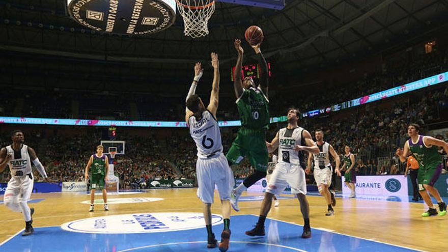 Will Thomas volvió a liderar al equipo malagueño, anoche ante el Joventut.