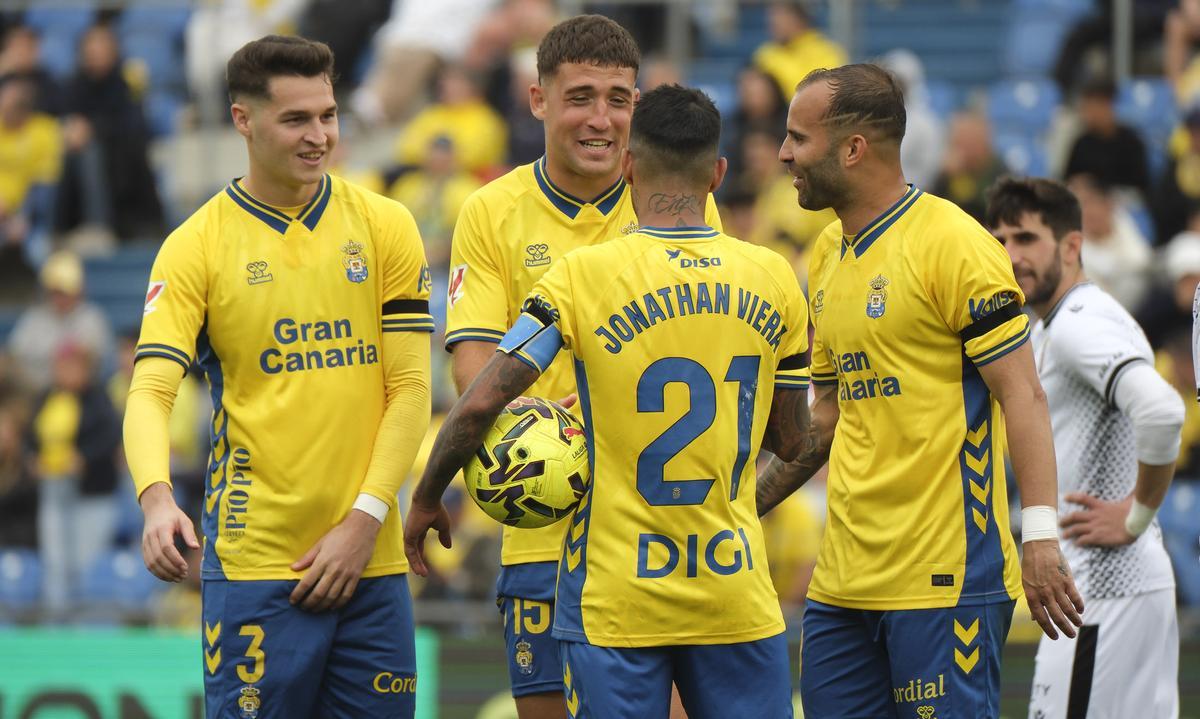 Viera bromea con Herzog, en presencia de Jesé.
