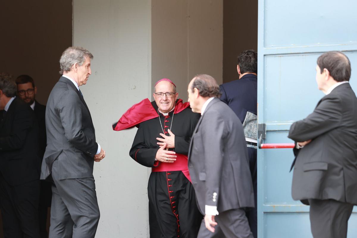 Las imágenes de la misa funeral por las víctimas del accidente de trenes de Adamuz. Las imágenes de la misa funeral por las víctimas del accidente de trenes de Adamuz.