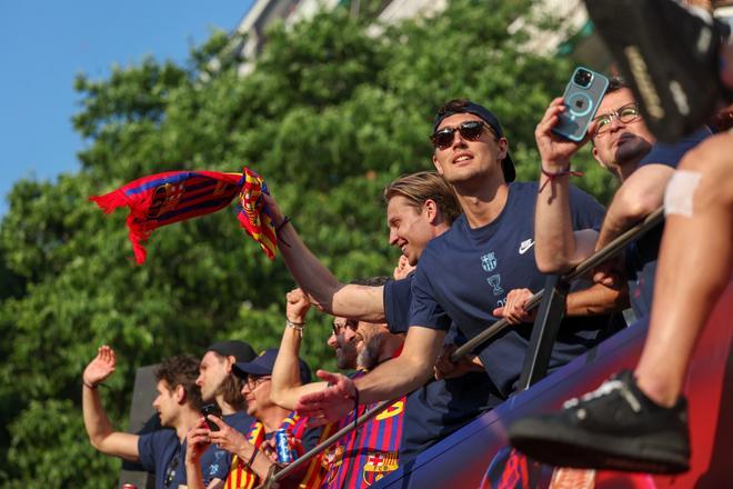 ¡De locos! Las mejores imágenes de una ciudad entregada al Barça