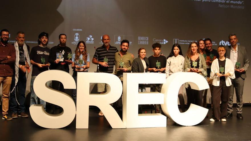 Los finalistas premiados de la decimonovena edición del certamen San Rafael En Corto, este viernes, en el teatro Víctor Jara de Vecindario. | | LP/DLP