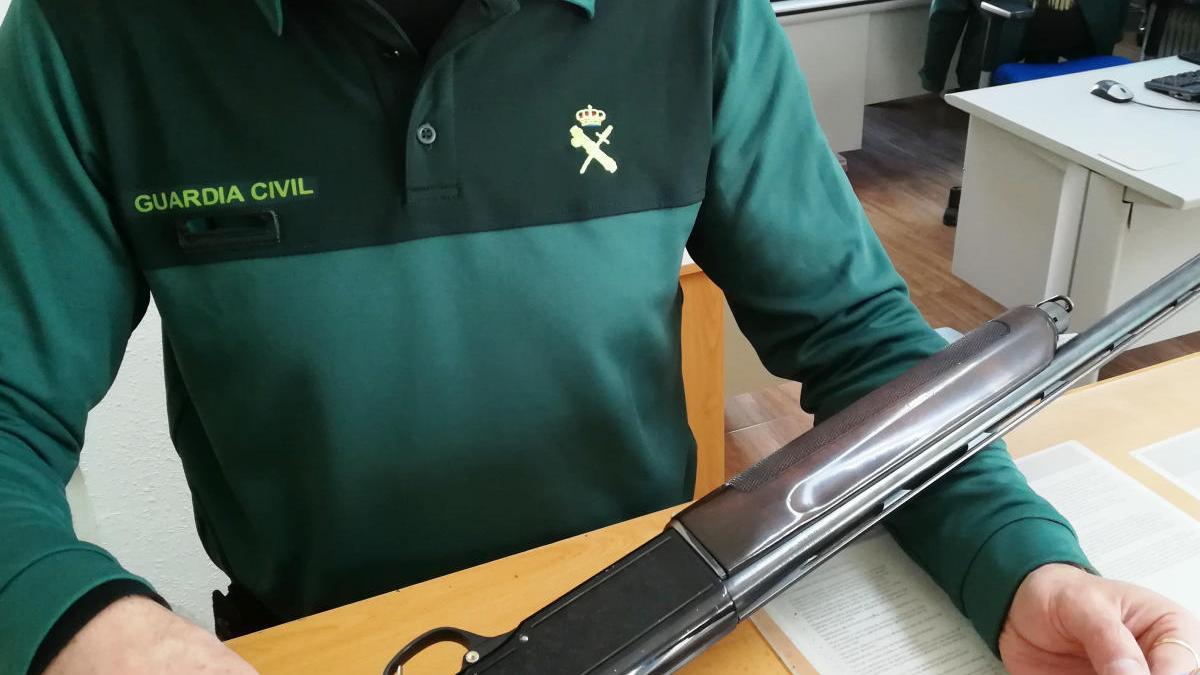 La Guardia Civil de Zamora expone las armas y explosivos intervenidos