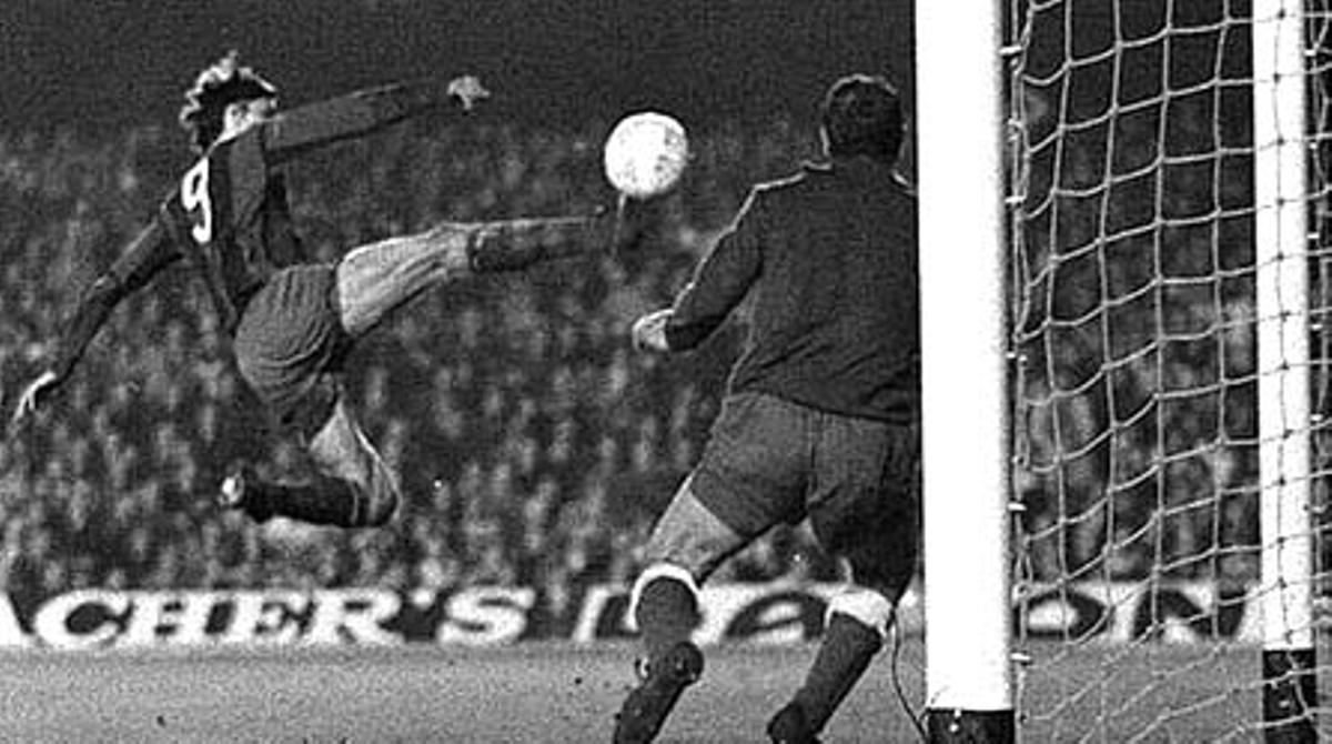 Johan Cruyff va debutar el 1973 marcant 2 dels 4 gols amb els quals el seu equip va batre el Granada CF.