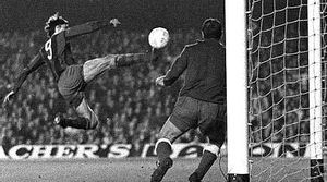 Johan Cruyff va debutar el 1973 marcant 2 dels 4 gols amb els quals el seu equip va batre el Granada CF.
