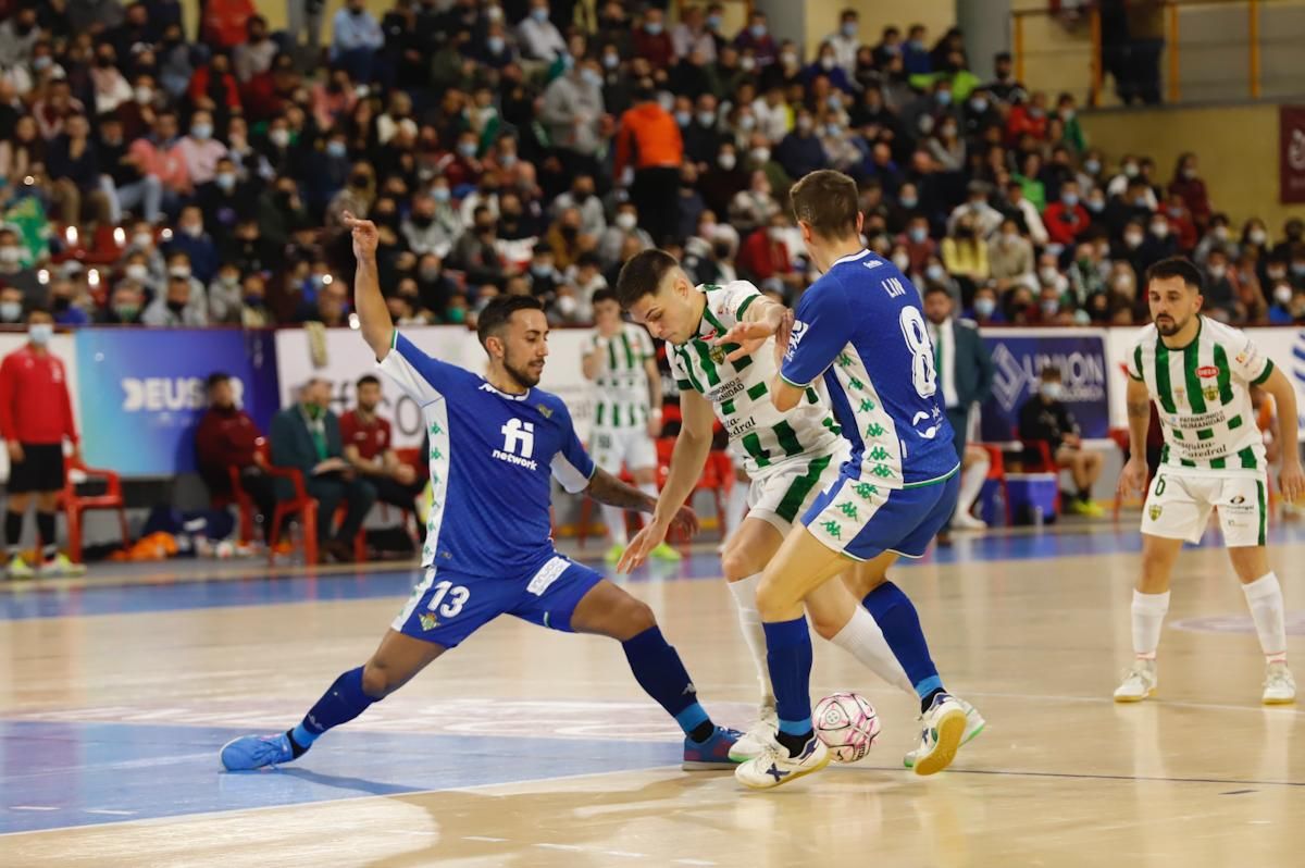 Las imágenes del derbi entre el Córdoba Futsal y el Betis en Vista Alegre