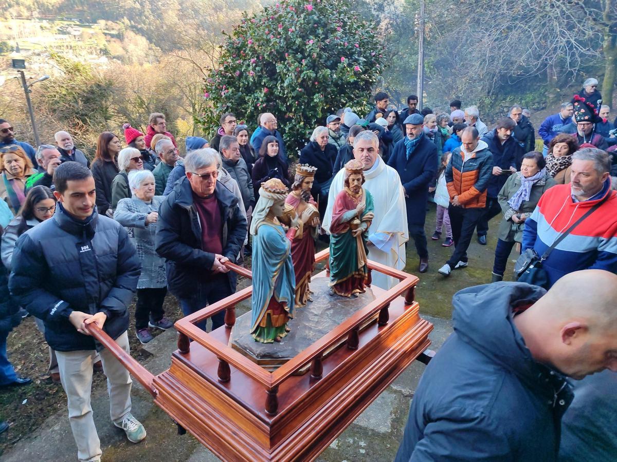 La Romaría de Santos Reis en Bueu, en la capilla diseñada por Urbano Lugrís