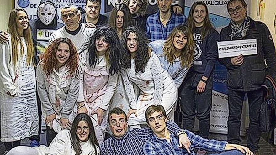 Participantes y organizadores de las dos propuestas de negocio de los alumnos.