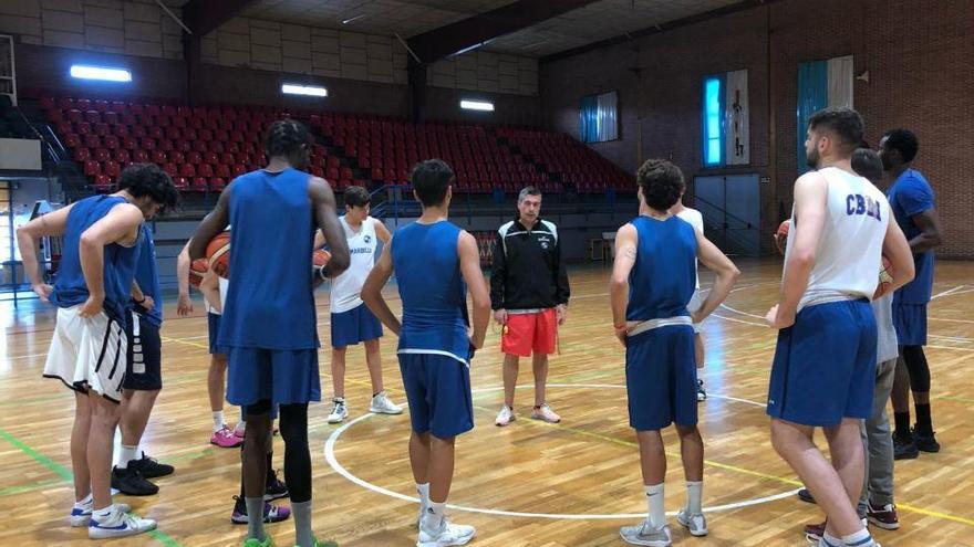 El CB Marbella se entrenó ayer en Ponferrada.