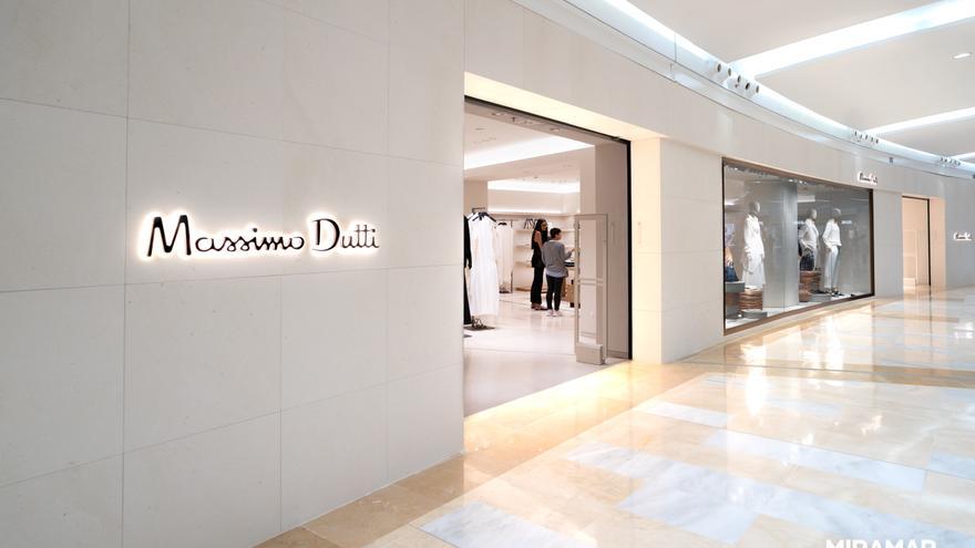 El Centro Comercial Miramar reinaugura sus tiendas de Massimo Dutti, Deichmann y Chika 10