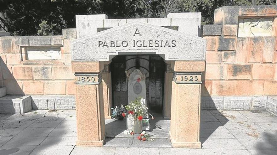 Profanadas las tumbas del fundador del PSOE y Pasionaria