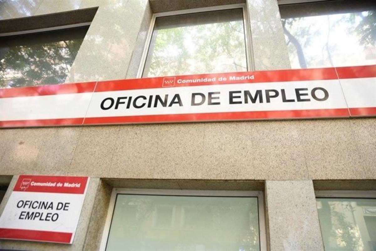 Fachada de una de las oficinas de empleo en Madrid.