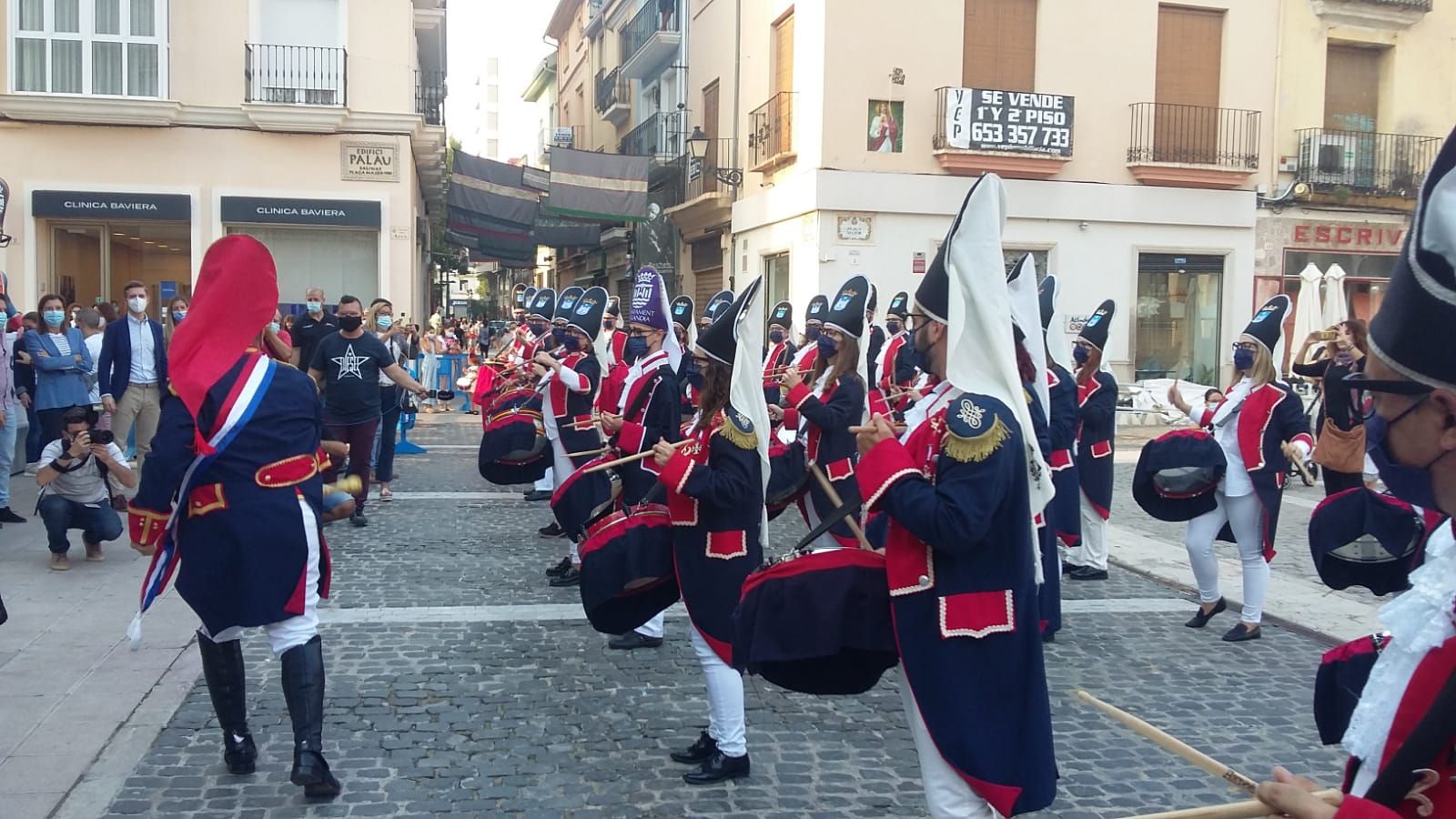 El Tio de la Porra de Gandia da la bienvenida a las fiestas