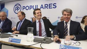 El presidente del PP, Pablo Casado, junto al presidente de la Comunidad, Ángel Garrido.