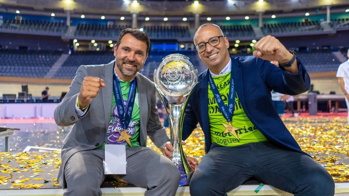 José Tirado y Antonio Vadillo, en la celebración posterior al título de la Champions League