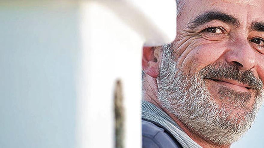 «He après a fer caiacs mirant YouTube»