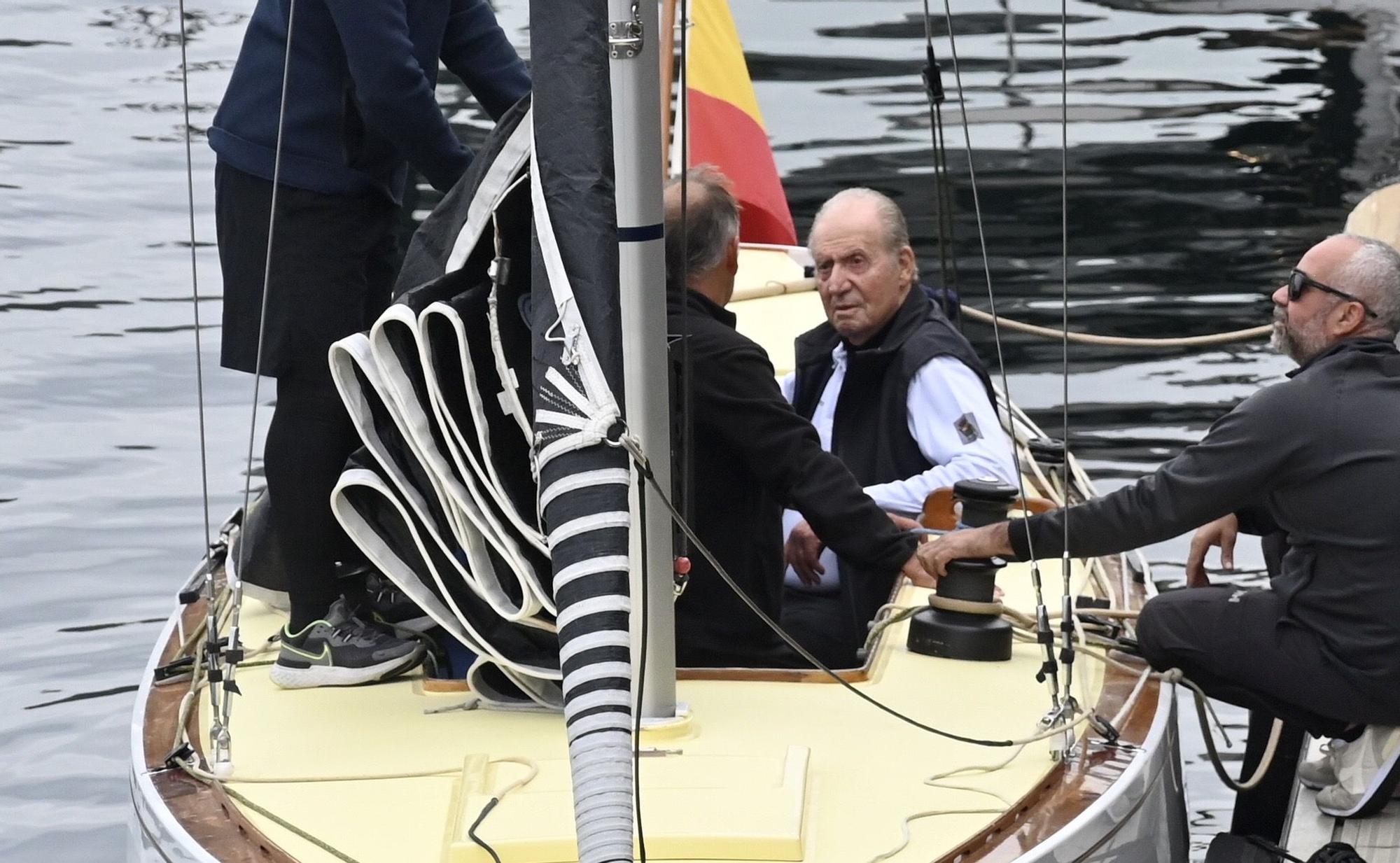 El rey emérito, Juan Carlos I, ya navega por aguas de Sanxenxo