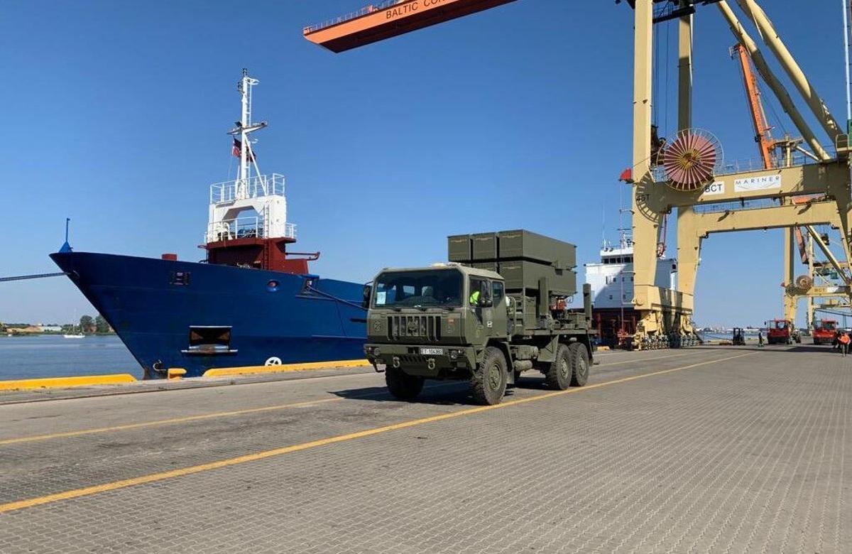 Llegada de una batería Nasams española a Letonia en junio de 2022, como parte de la ayua militar española a esa república báltica