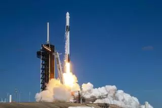 La nave Crew-5 de la NASA y SpaceX se acopla exitosamente a la EEI