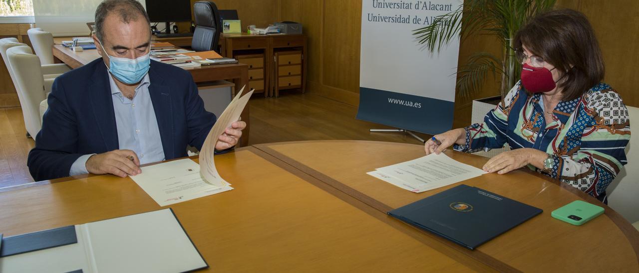 Marcos López, presidente de la SEI y Amparo Navarro, rectora de la UA, hoy