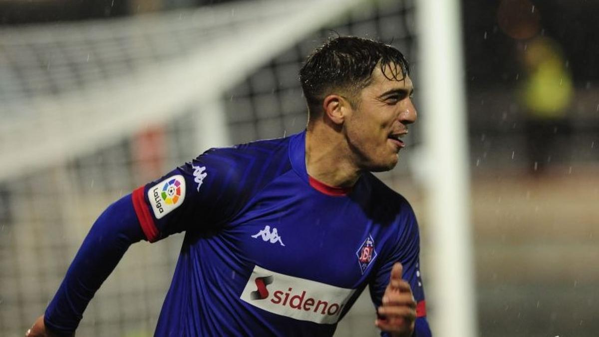 Larrazabal celebra el gol que marcó con el Amorebieta ante el Valladolid.