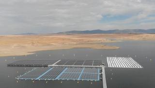 El plan del Gobierno para poner paneles solares flotando en el agua de los embalses