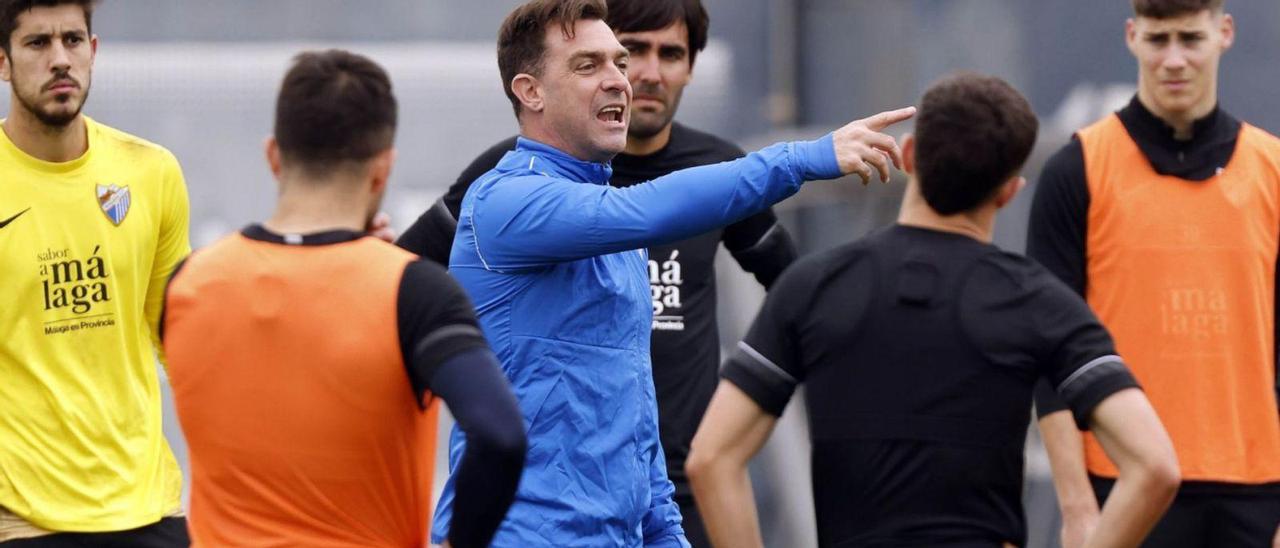 Pablo Guede, entrenador del Málaga CF, durante un entrenamiento. | MÁLAGA CF