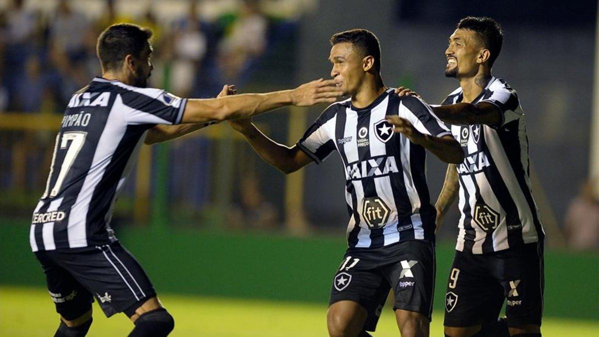 Botafogo avanza a la siguiente fase de la Copa Sudamericana al eliminar al Defensa y Justicia de Beccacece