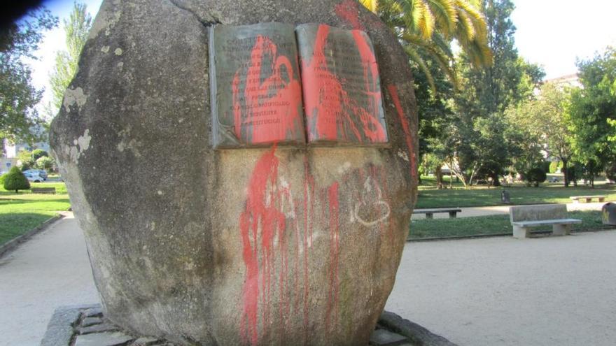 Pintada en el monumento a la Constitución