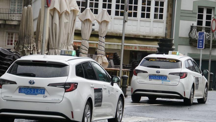 Nos últimos días repítense as queixas polo déficit de taxis na cidade e os sector pide licenzas provisionais na tempada alta