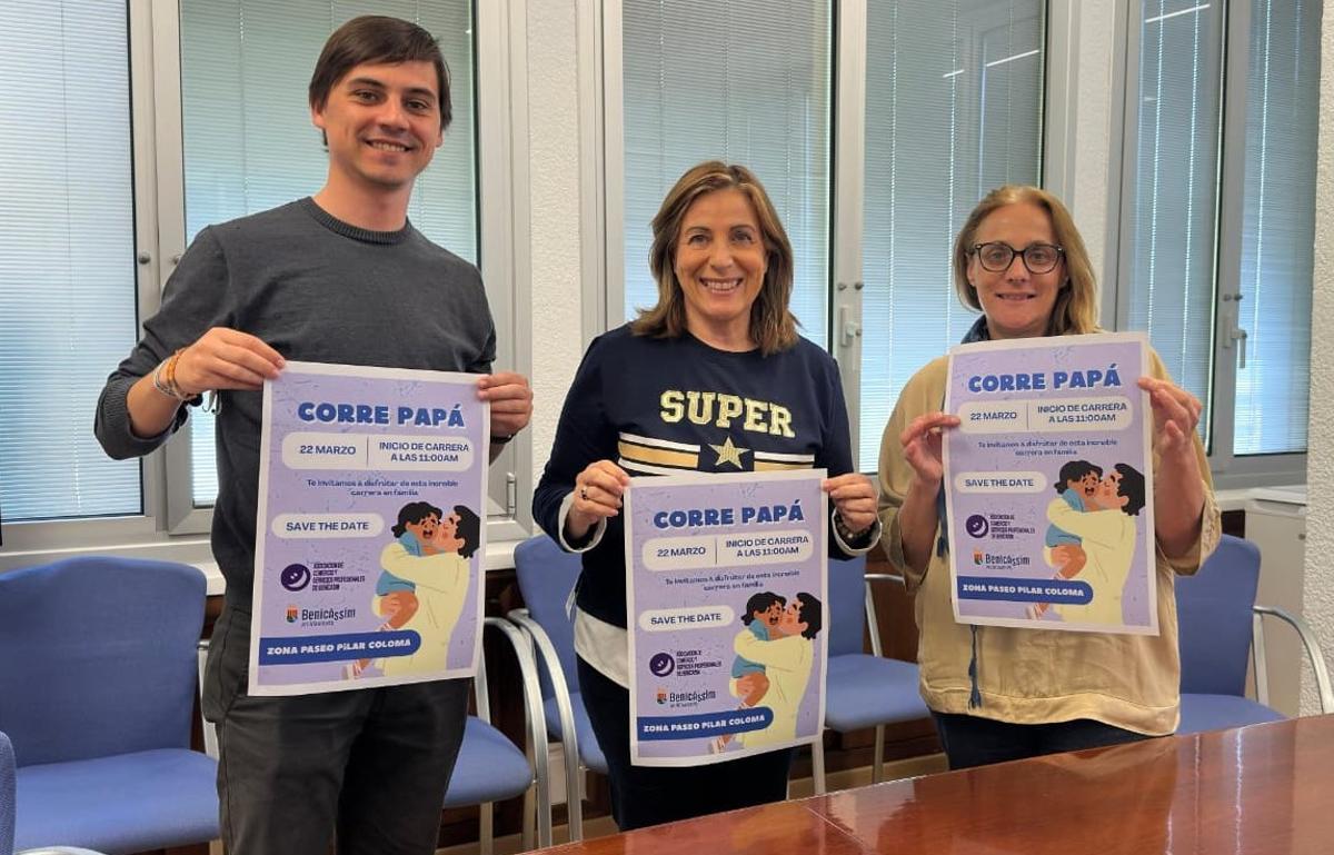 La alcaldesa, Susana Marqués, junto al concejal Carlos Martínez y la presidenta de Acoserbe, Mercedes Soria.