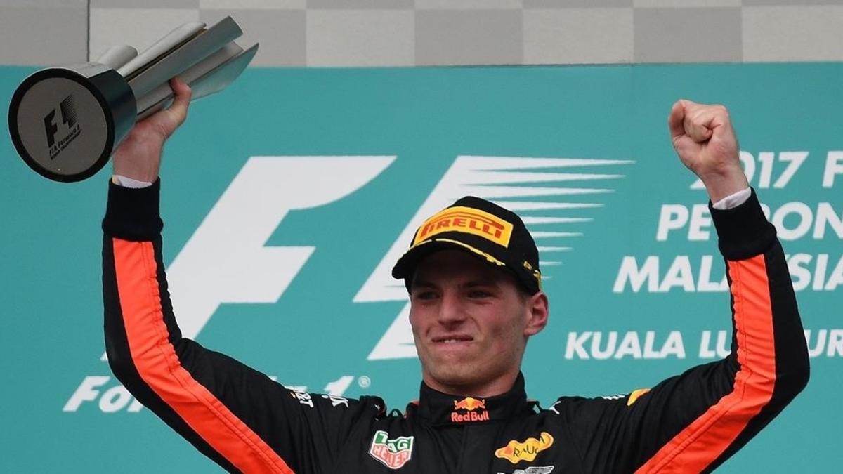 El holandés Mas Verstappen celebra su victoria de hoy en Malasia.