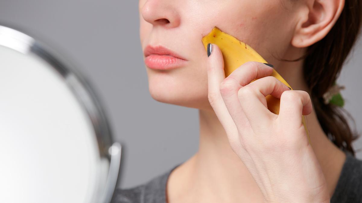 Poner plátano en la cara de 2 a 3 veces por semana: la crema facial casera que arrasa