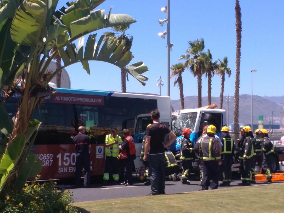 Accidente con un autobús de la EMT.