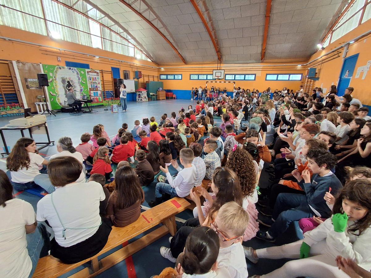 El festival "SolidArte" del colegio Virgen del Fresno de Grado, en imágenes