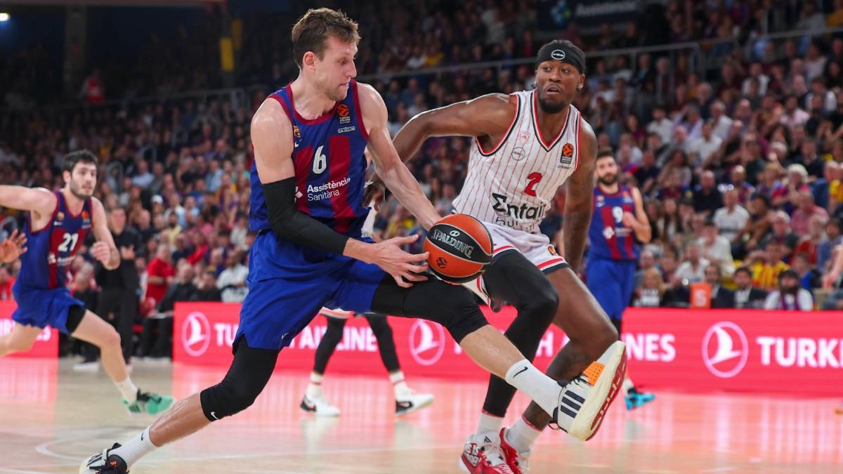 Jan Vesely y Moses Wright, en un Barça-Olympiacos de la pasada temporada