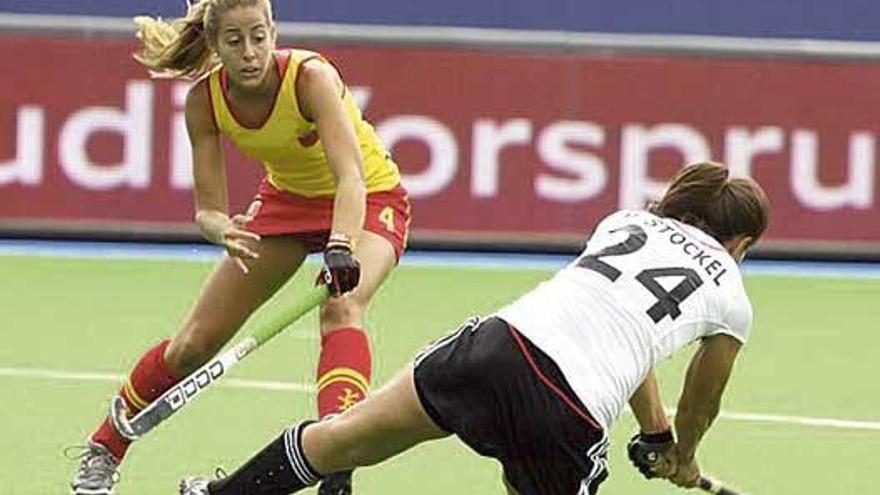 María López, en un partido con la selección española.