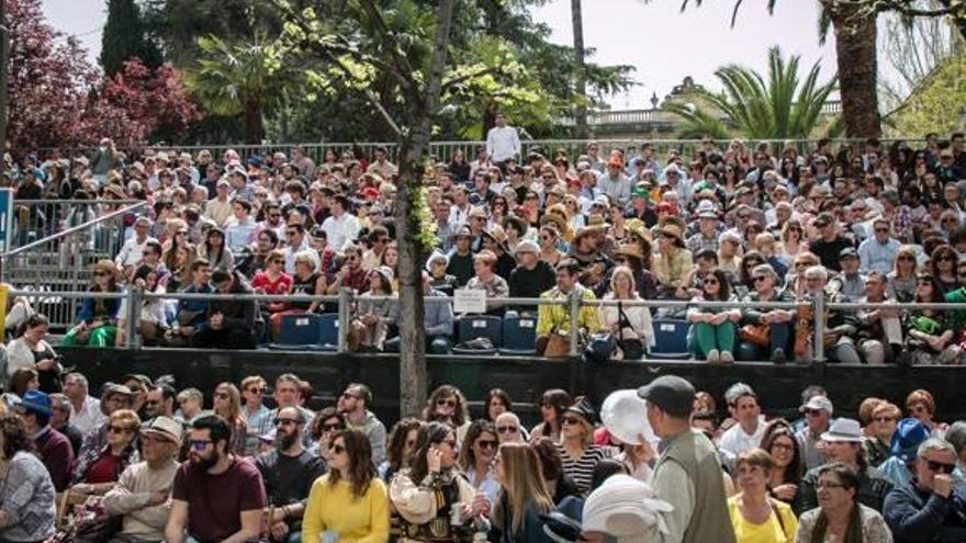 Una de las tribunas con visitantes extranjeros en el transcurso de las Entradas.